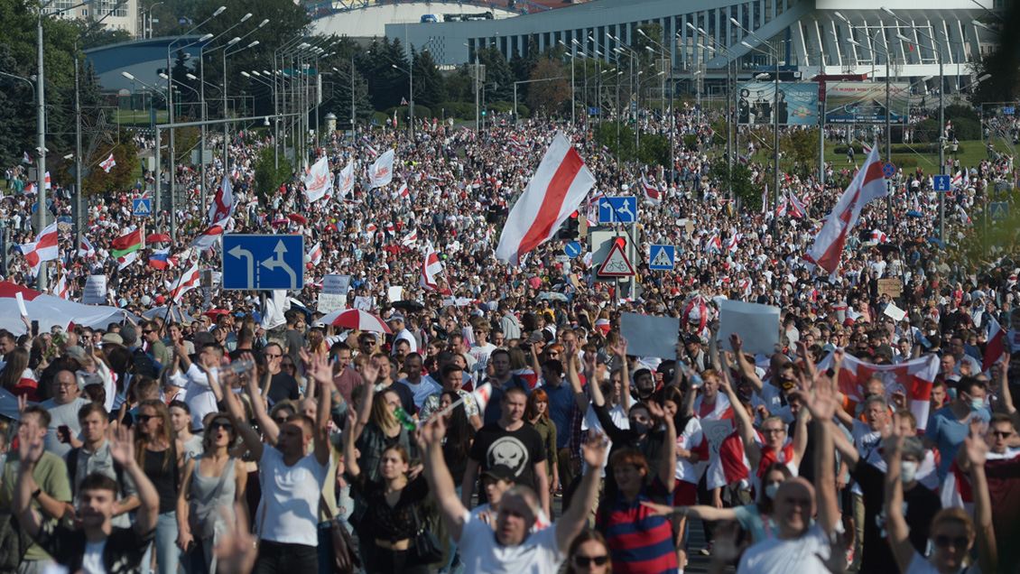 Bielorrusia: Condenan a dos líderes opositores acusados de conspirar para tomar el poder
