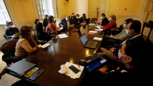 Parlamentarios RN presentarán proyecto que abra causal de renuncia para constituyentes