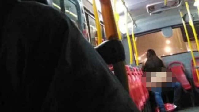Pareja fue captada teniendo sexo en bus del transporte público: Pidieron permiso al chofer