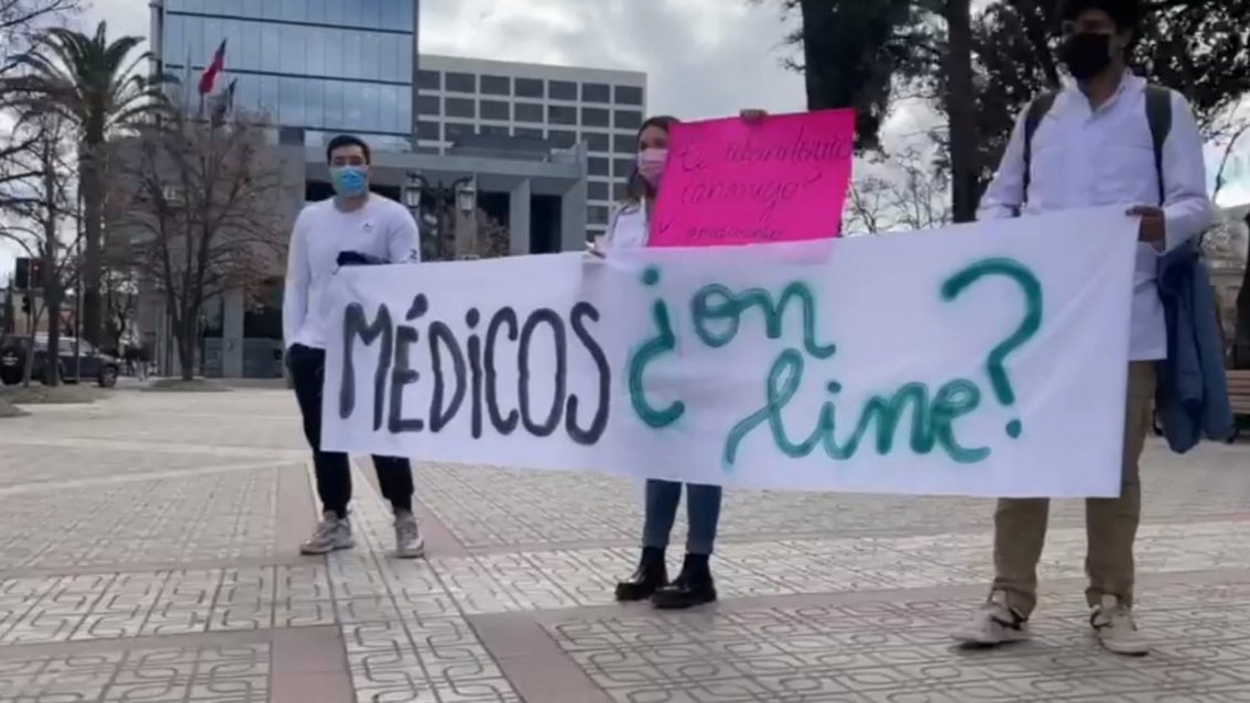 Alumnos de Medicina de la U. de Talca protestan por falta de prácticas clínicas