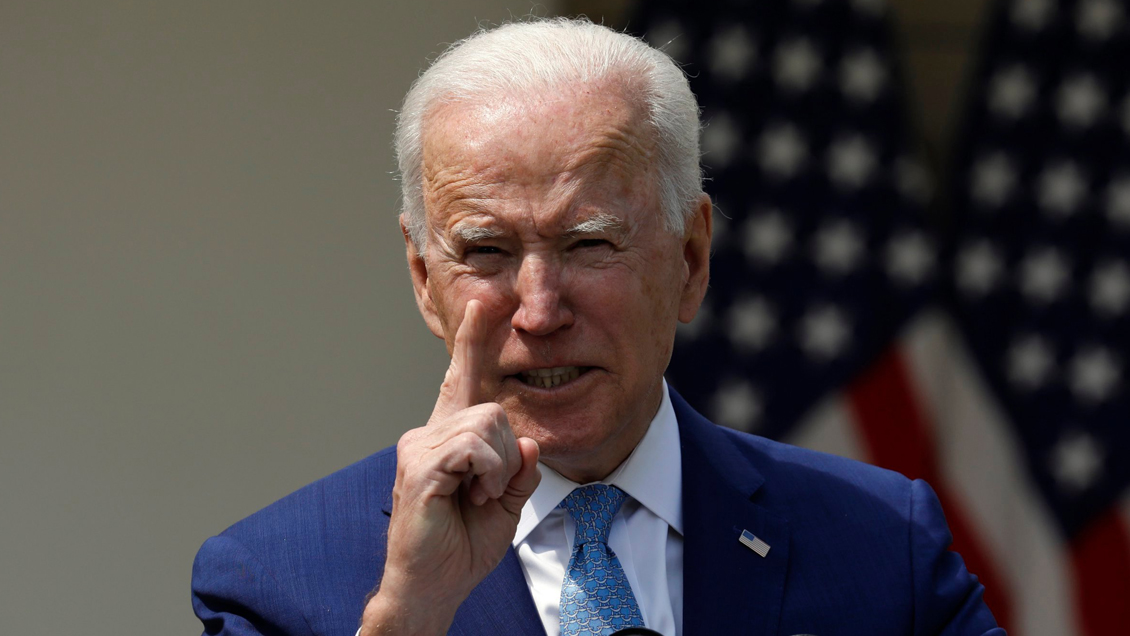 Biden ordenó la inoculación de todos los empleados públicos y encaró a los antivacunas: 