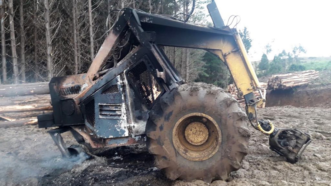 Al menos tres máquinas forestales destruidas dejó un ataque incendiario en Collipulli