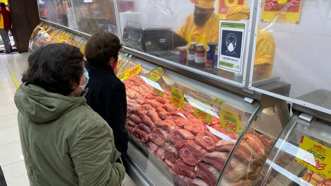 Cinco toneladas y media de carne vencida fueron decomisadas en Quillota y La Calera