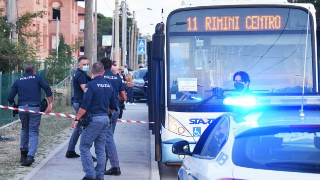 Italia: Sujeto acuchilló a cinco personas cuando le exigieron pasaje de micro