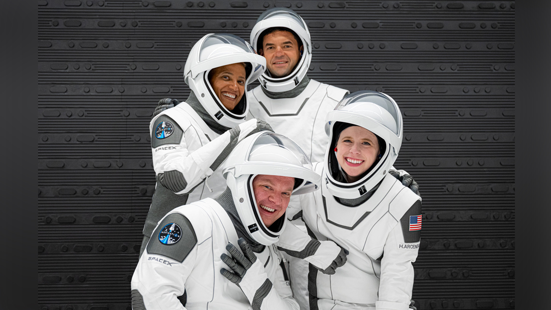 SpaceX, lista para el despegue de la primera misión espacial completamente civil
