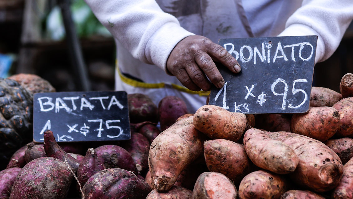 Los precios en Argentina subieron 2,5% en agosto y acumulan alza de 51,4% en un año