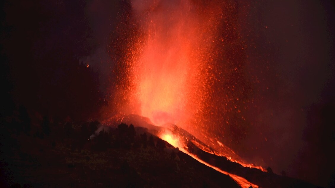 Canarias: Miles de personas son evacuadas en isla La Palma por fuerte erupción volcánica