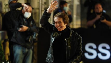   Raphael arribó a San Sebastián para presentar su serie documental 