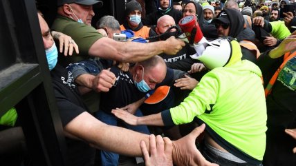  Australia: Violenta protesta de trabajadores antivacuna derivó en enfrentamientos  