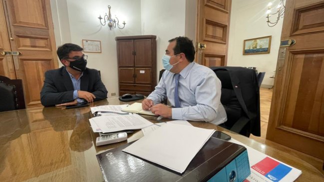 Alcalde de Rancagua se reunió con subsecretario del Interior tras incendio en oficinas de municipio