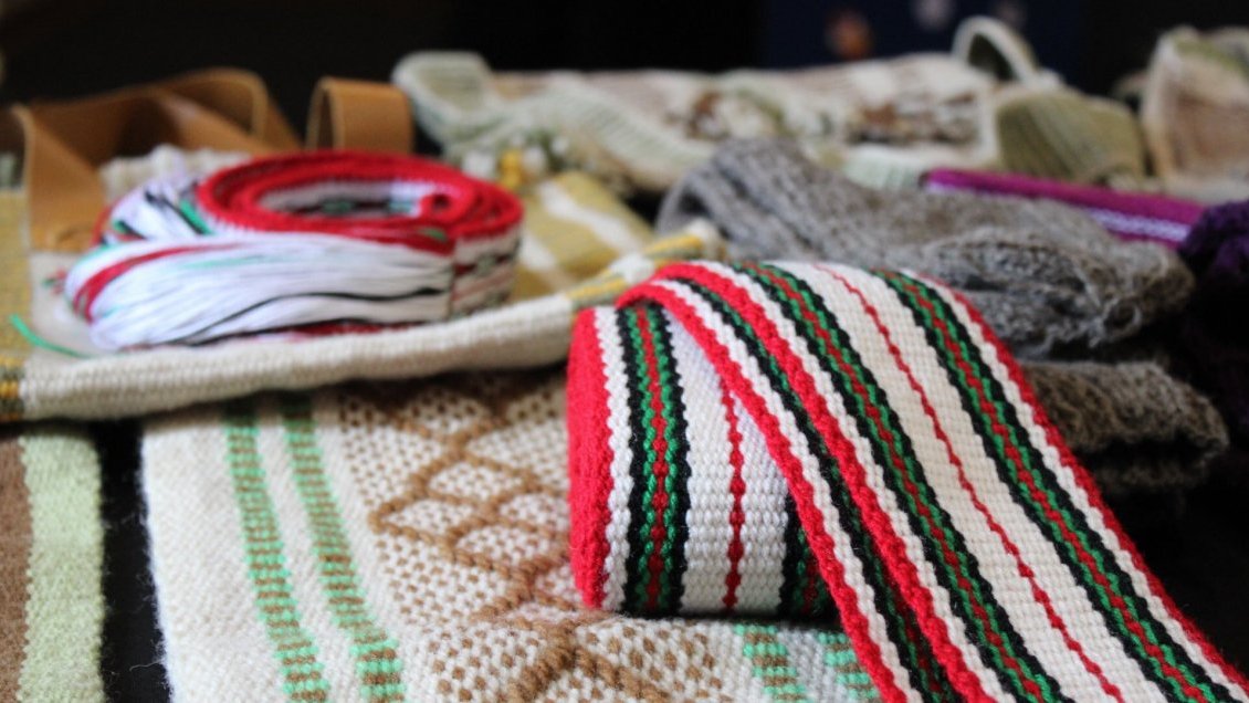 Artesanas indígenas de Ñuble y Biobío intercambiaron conocimientos sobre textilería