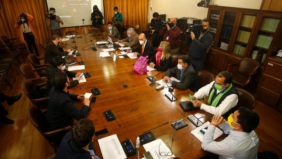 Cuarto retiro: Diputados preparan jornada clave de este lunes en la Comisión de Constitución