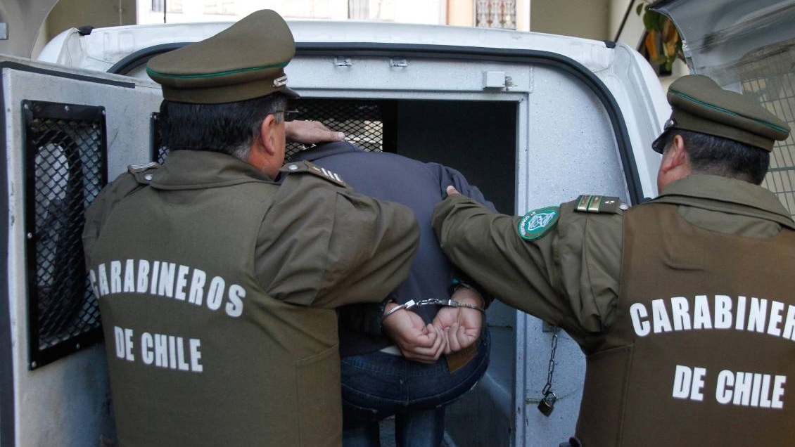 Detienen en Bulnes a cuatro personas imputadas por circular portando drogas en un auto robado