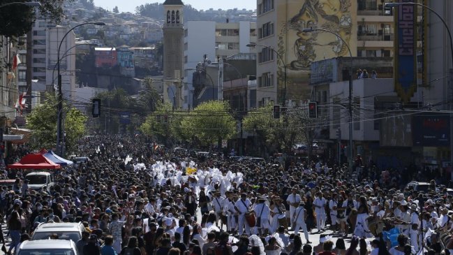   Carabineros cifró en 10 mil los asistentes al carnaval Mil Tambores de Valparaíso 