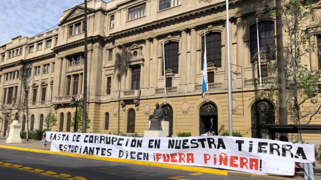 Confech y organizaciones convocan a marcha contra Piñera por los 