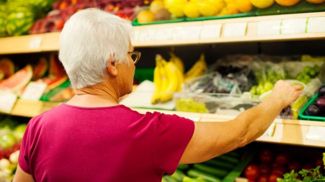  Sernac: Siete de cada 10 adultos mayores se han sentido discriminados como consumidores  