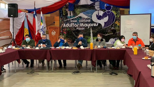 Adultos mayores de Pucón se capacitaron en Ley de Organizaciones Comunitarias