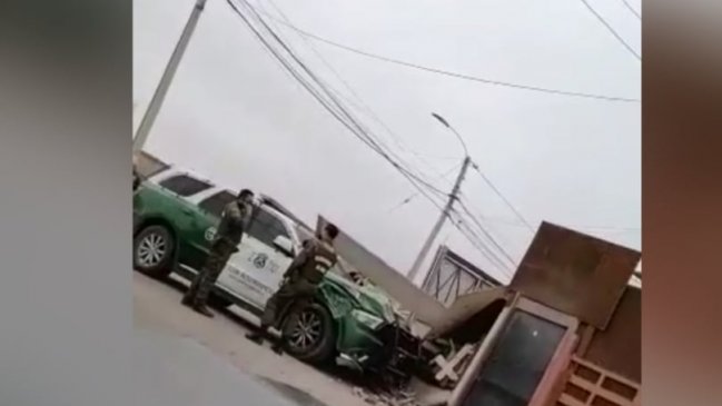 Patrulla de Carabineros se estrelló contra una casa en la comuna de Alto Hospicio