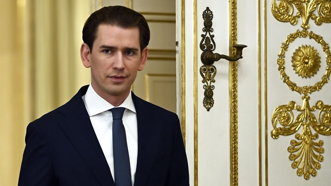 Jefe del Gobierno austríaco dimitió en medio de escándalo de corrupción