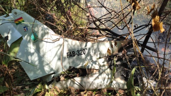  Seis muertos tras estrellarse avioneta de la Fuerza Aérea Boliviana  