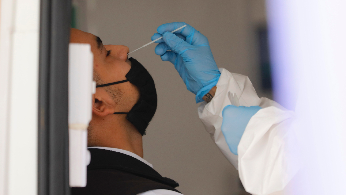 Científicos hallaron un anticuerpo eficaz contra todas las variantes del coronavirus