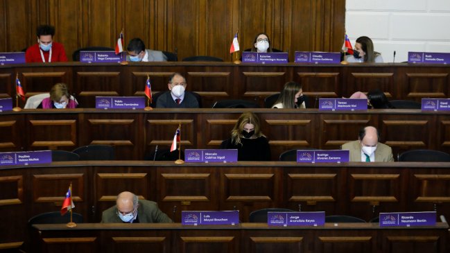 Constituyentes oficialistas no logran firmas para arremetida contra los plebiscitos dirimentes