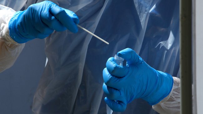 Casos activos de Covid-19 se mantienen sobre los 5.000 y la positividad supera el 2%