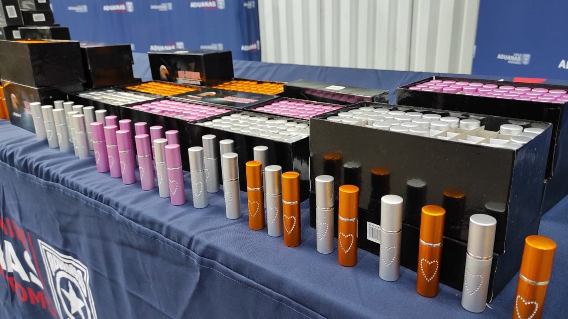 Incautan miles de pistolas eléctricas, electroshock y gas pimienta en el puerto de San Antonio