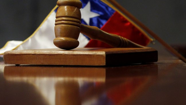 Ex funcionario de la Armada fue condenado a 14 años de cárcel por violar a su hijo