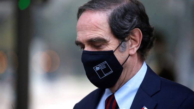 Víctimas de Colonia Dignidad exigen renuncia de ministro Larraín por defensa a enclave alemán