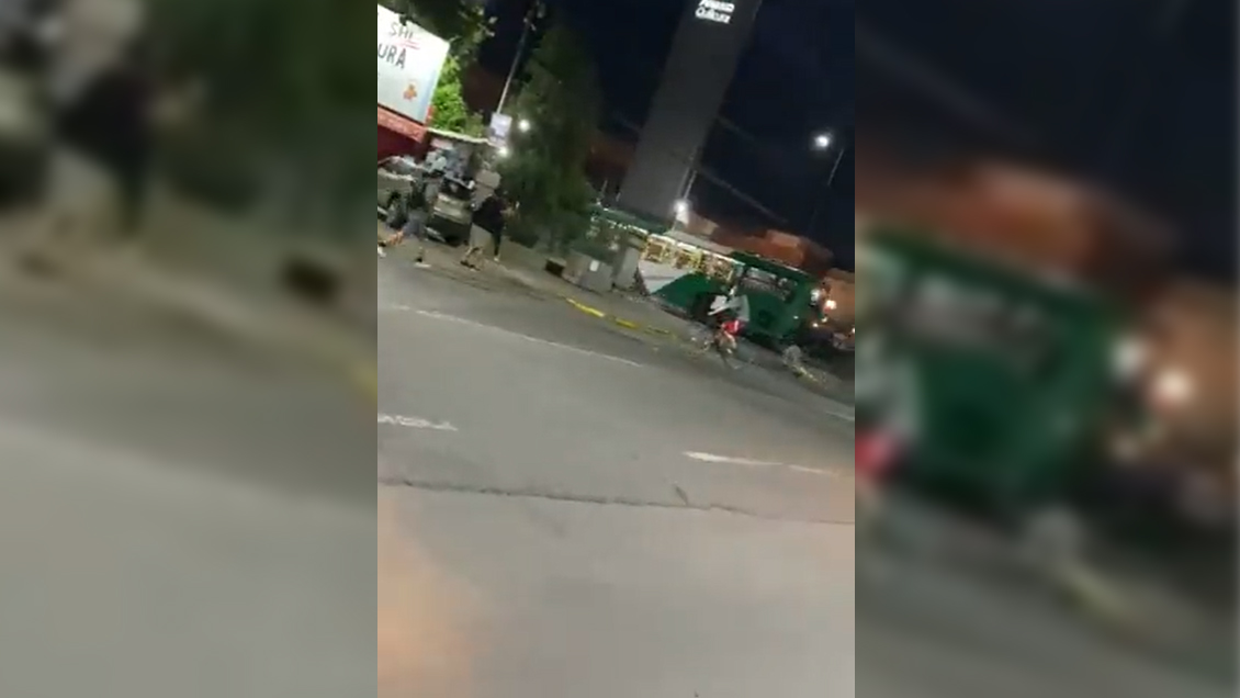 Saqueadores usaron micro para forzar ingreso al Mall Arauco Quilicura