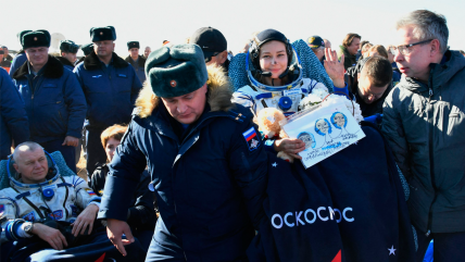   Volvió a la Tierra el equipo pionero que hizo cine en el espacio 