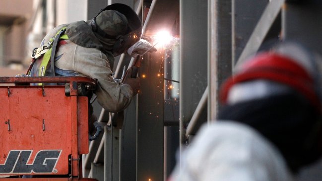 PIB 2022: Economistas advierten riesgo de recesión para Chile tras proyección a la baja