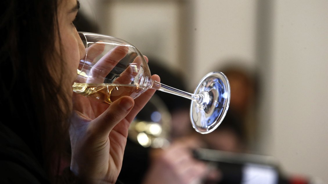 La OMS recomendó disminuir el consumo de alcohol para prevenir el cáncer de mama