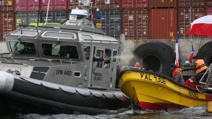  Manifestación genera enfrentamientos entre la Armada y pescadores en el mar  