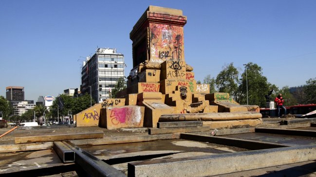 Monumentos trasladará base de la estatua de Baquedano y restos del 