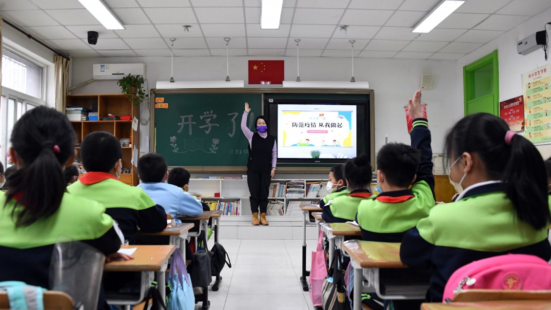 China evalúa aumentar los requisitos para los profesores