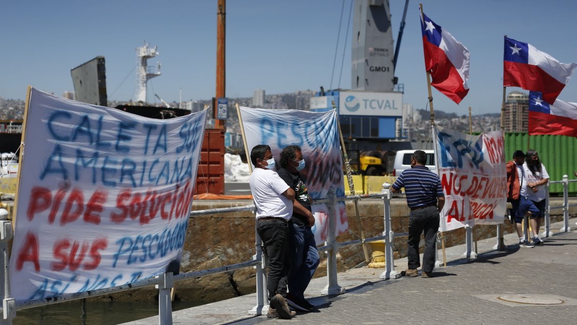 Empresa Puerto Valparaíso rechaza ceder muelle Barón a pescadores