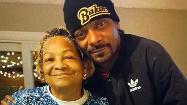 Snoop Dogg despide a su fallecida madre: 