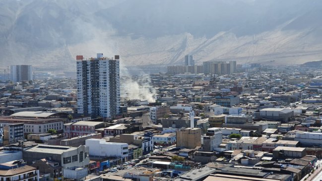 Incendio se registra en el centro de Iquique
