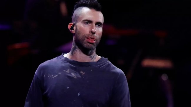 Adam Levine responde a polémica por rechazar a una fanática