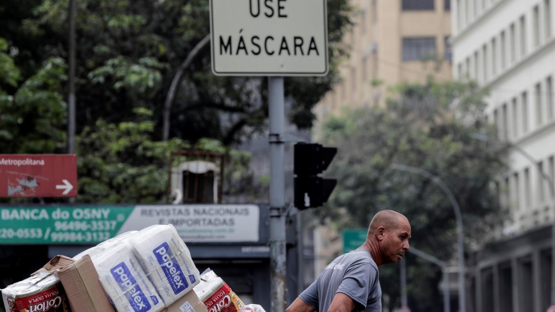 Río de Janeiro ya no exigirá el uso de mascarillas al aire libre
