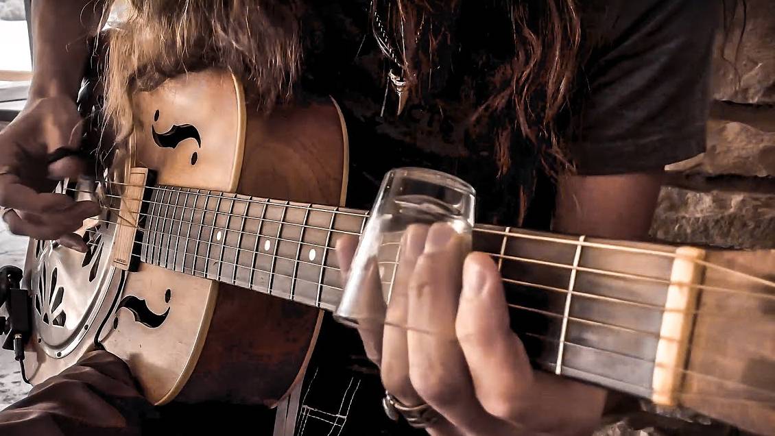 Hombre le disparó a su hijo por tocar la guitarra demasiado tiempo