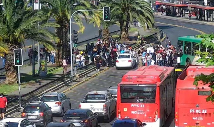 Vendedores ambulantes protagonizaron manifestación en Estación Central