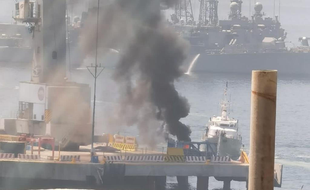 Pescadores retomaron protesta: Quemaron defensa en el Puerto de Valparaíso