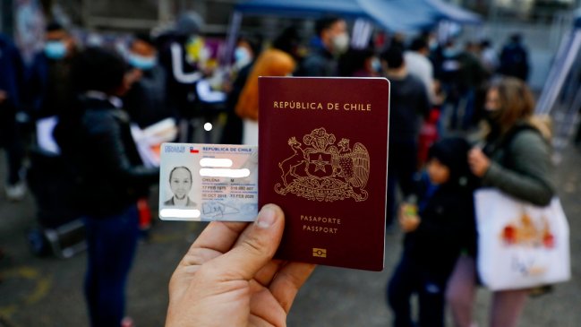 Director del Registro Civil prepara estrategia judicial tras querella por licitación de carnet y pasaporte