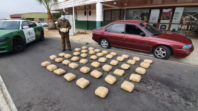 Carabineros detuvo en Pichidangui a dos sospechosos de transportar 47 kilos de marihuana