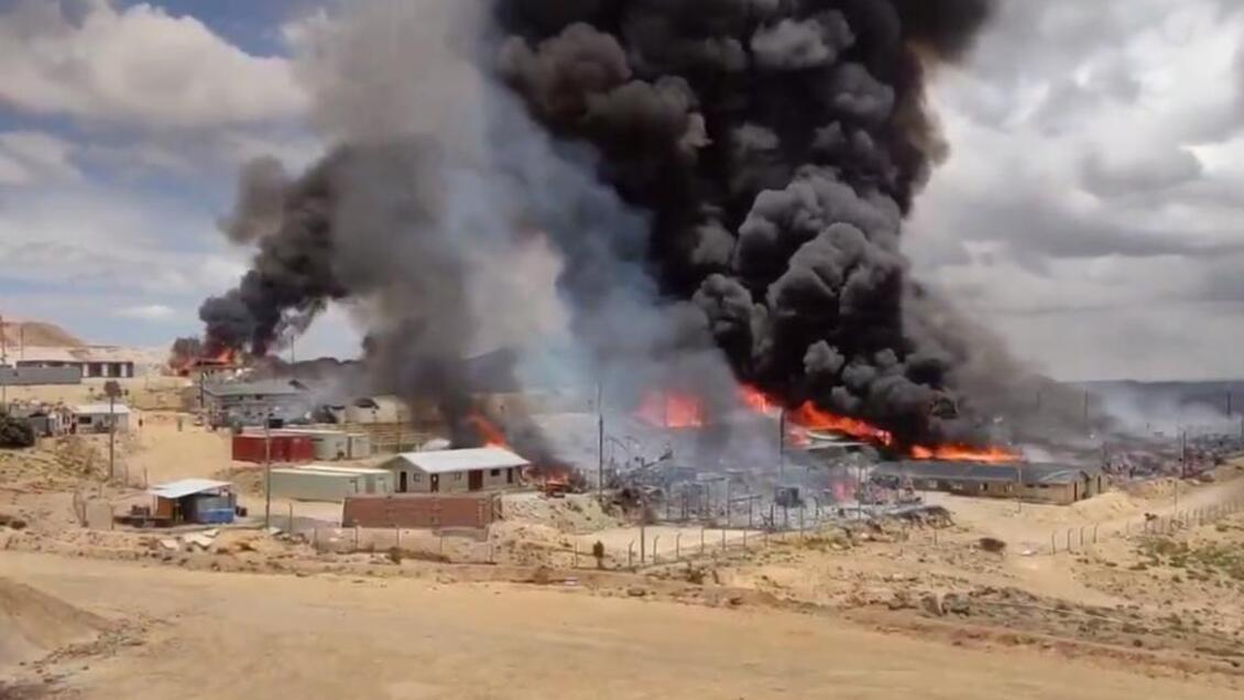 Al menos diez heridos y un campamento minero destruido en protestas en Perú