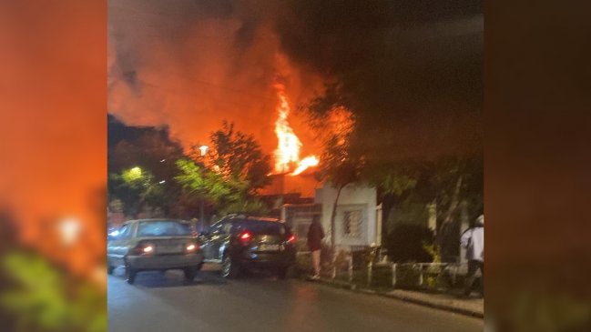 Una persona murió calcinada en incendio de una fábrica en San Ramón