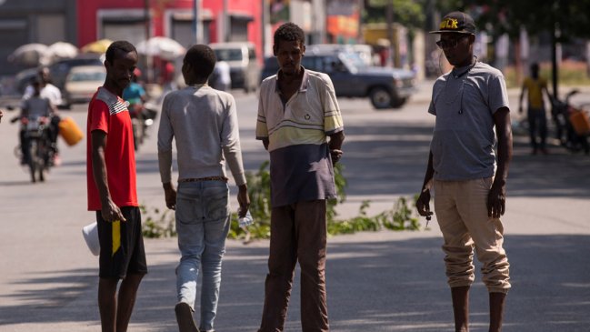  Cadáver estuvo durante horas frente al Palacio Nacional de Haití sin que nadie lo retirara  